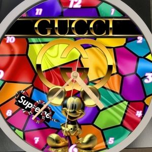 Micky Gucci led the dance light clock
